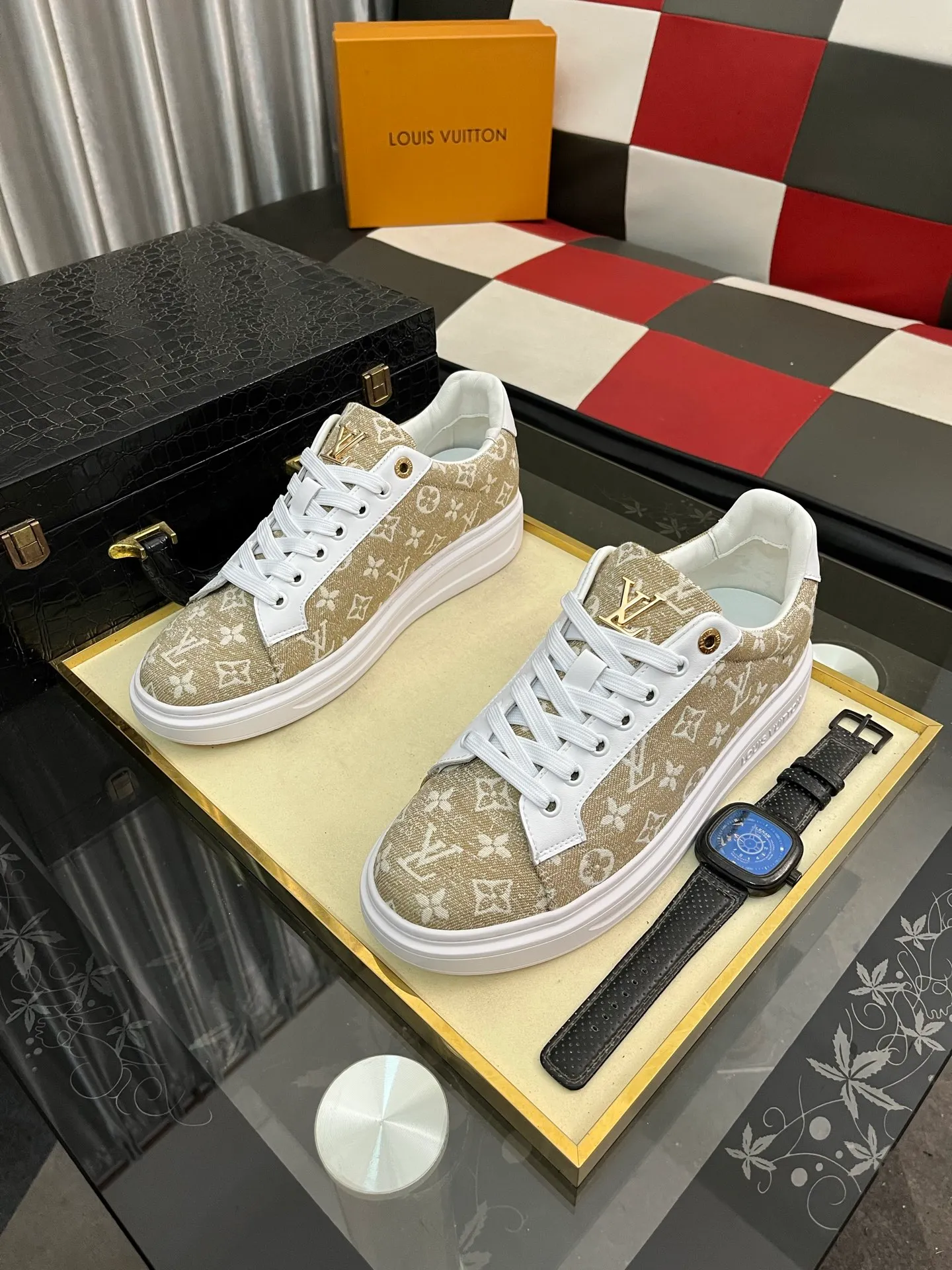 Men's shoes 💰400⌚️⌚️LV Louis Vuitton. The latest trendy casual shoes are popular in physical stores in sizes 38-44. New spring and summer comfortable imported custom original cowhide, unique jacquard fabric element design. Paired with sheepskin lining, Lv original bottom, [taiyang][taiyang] high-end packaging and high quality💪Details determine the quality, you can enter and leave the counter at will, welcome to compare🇮🇹